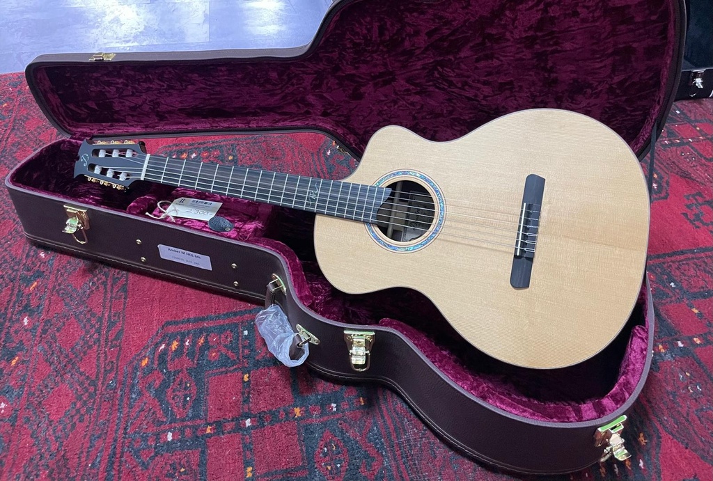 Dowina Classica 4/4 - Hybrid Cut Swiss Spruce/Indian Rosewood 