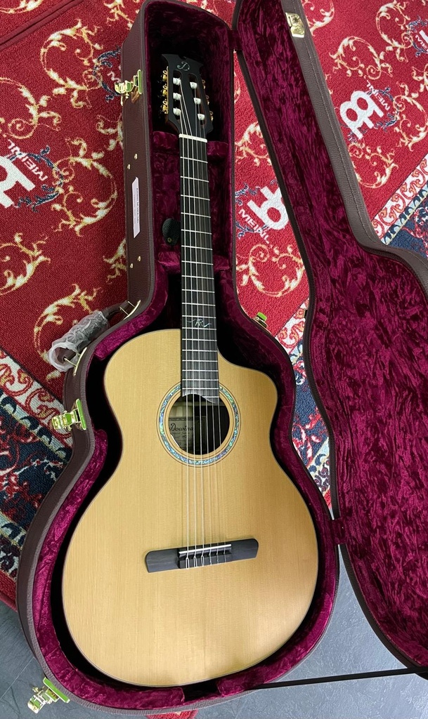 Dowina Classica 4/4 - Hybrid Cut Swiss Spruce/Indian Rosewood 